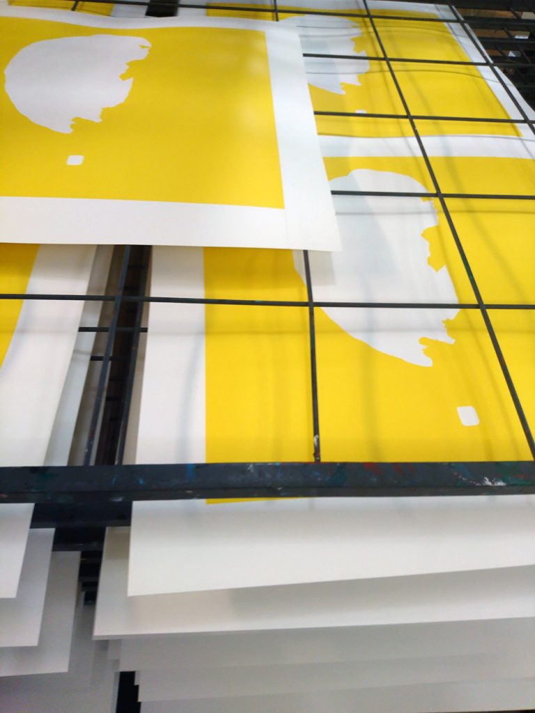 printing rack screen printing process of lemon air balloon, in CHIMPAN zine